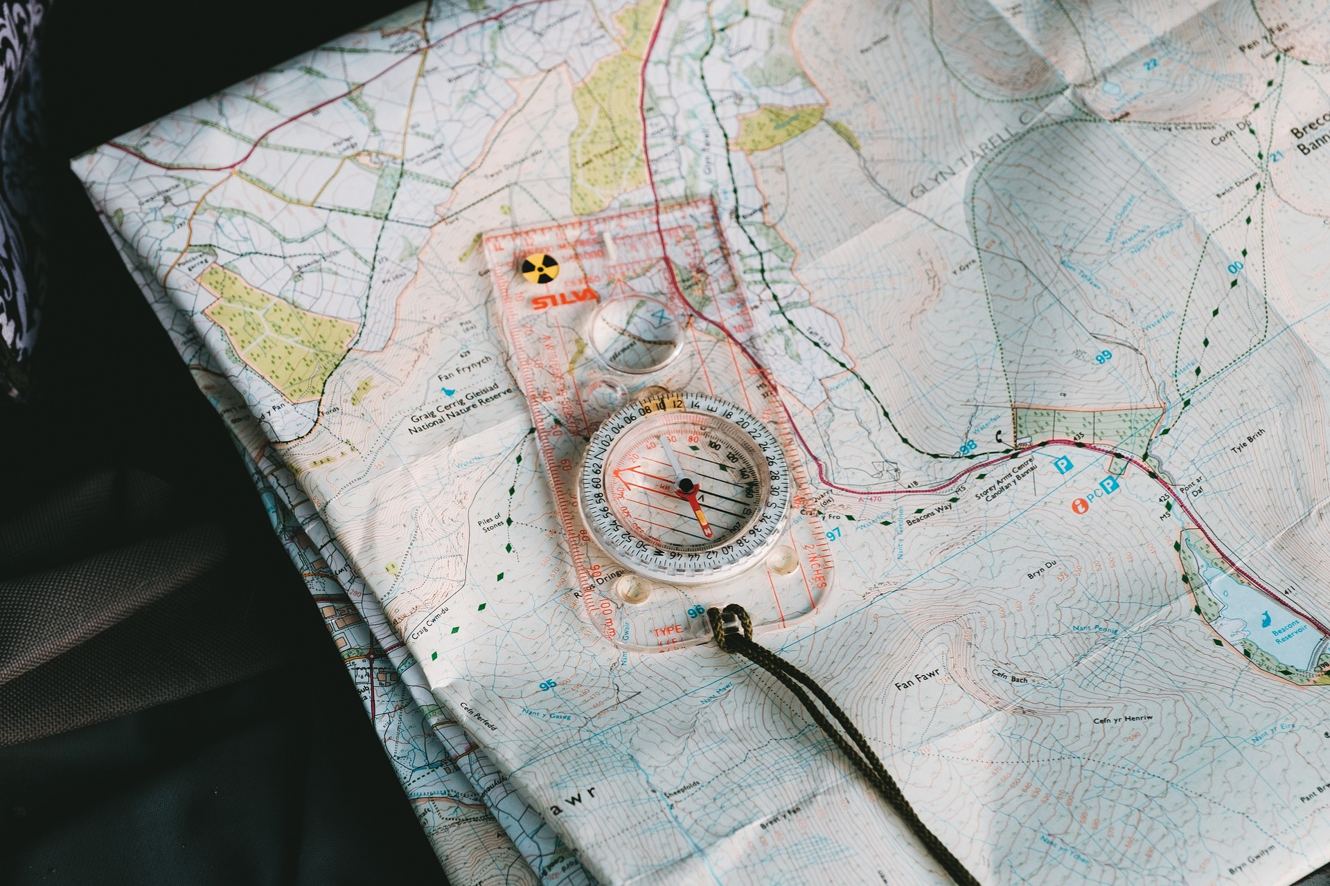 Entdecke die Welt mit Präzision – der Suunto A-30 Wanderkompass