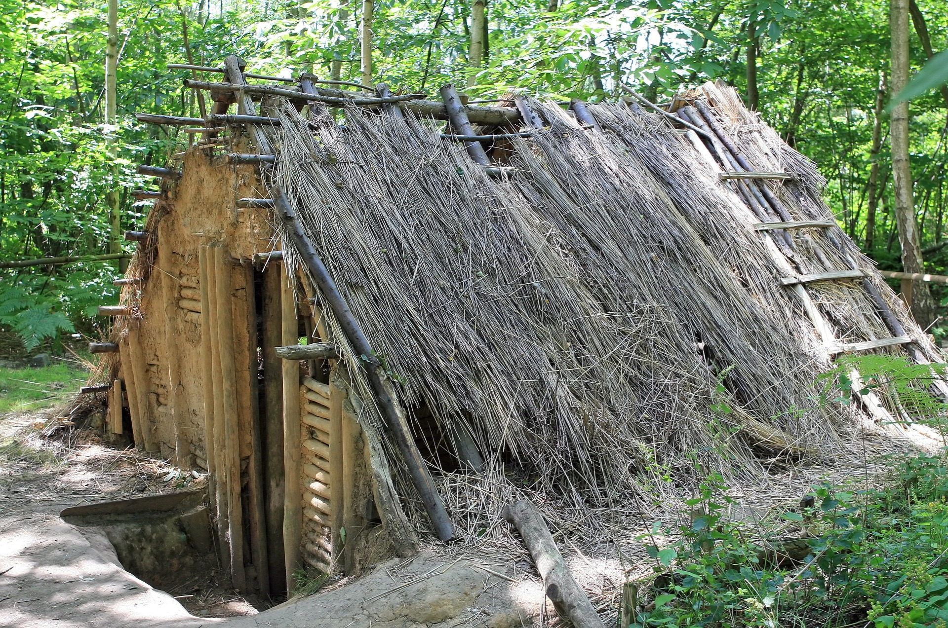 Bushcrafting Ausrüstung – Unterkunftsbau