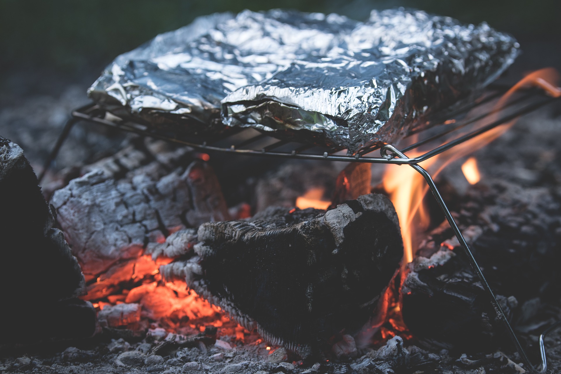 Gegrilltes Hühnchen mit Gemüse