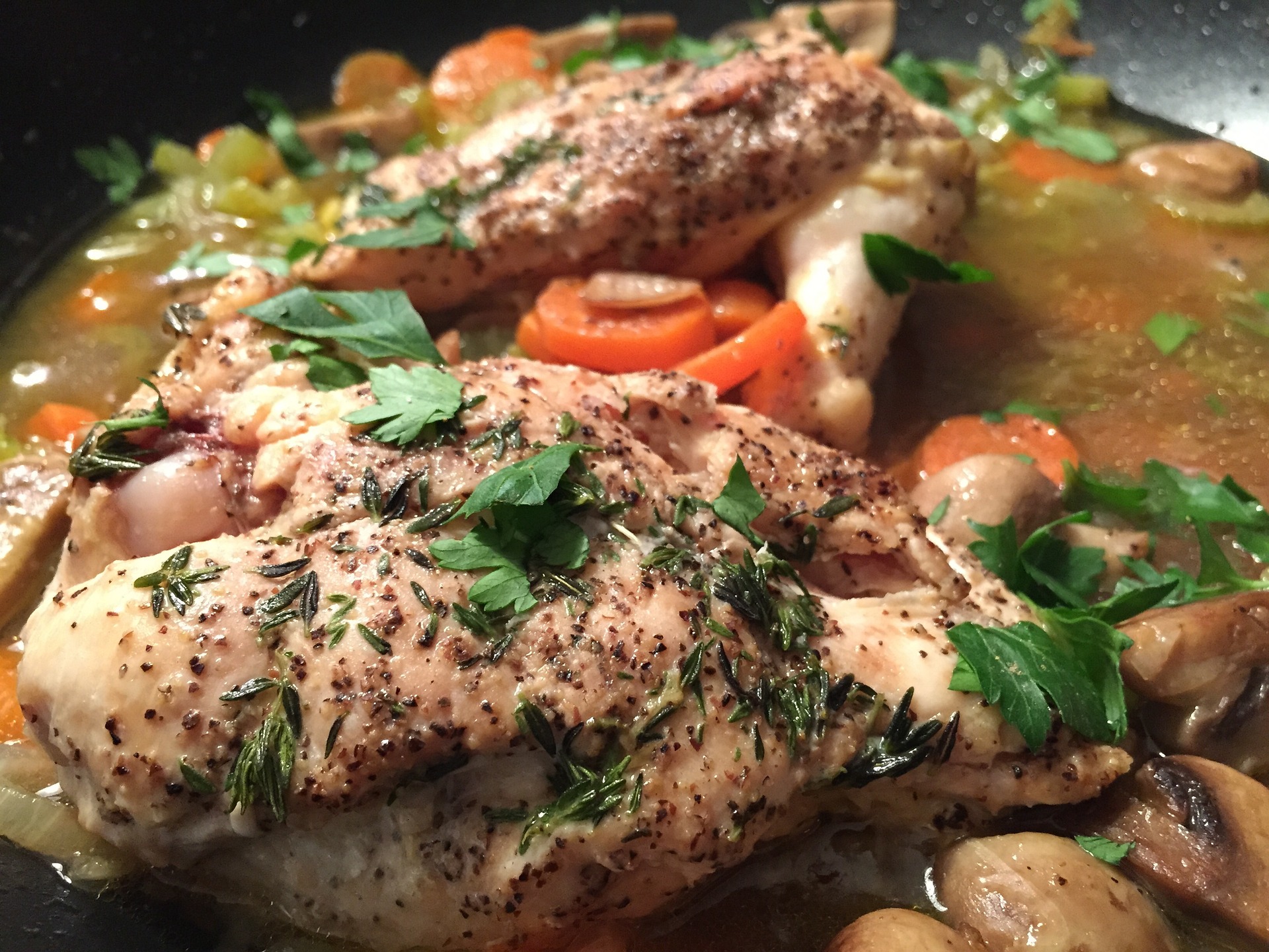 Gegrilltes Hühnchen mit Gemüse