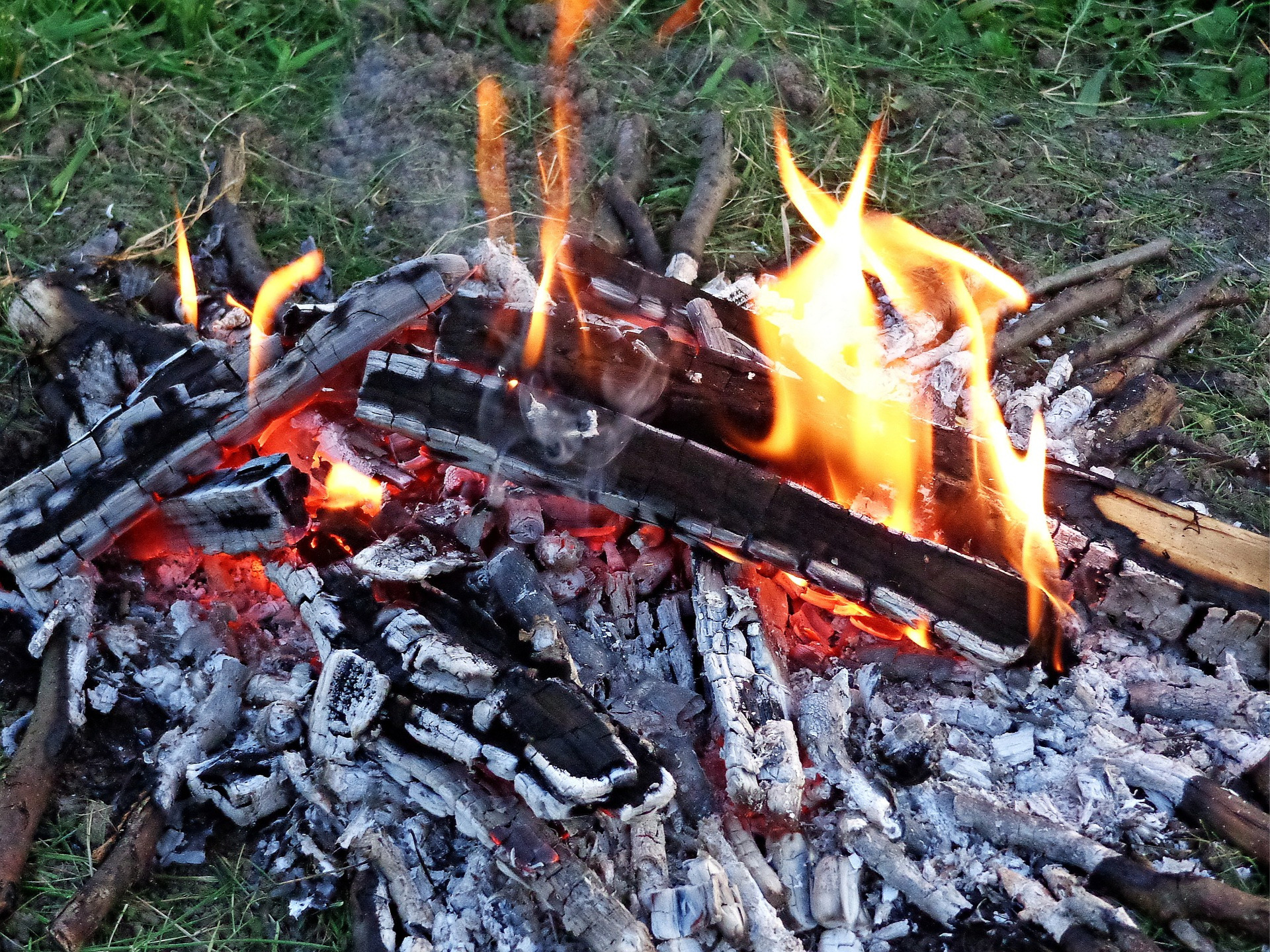 Robuster Feuerstarter – Lagerfeuer