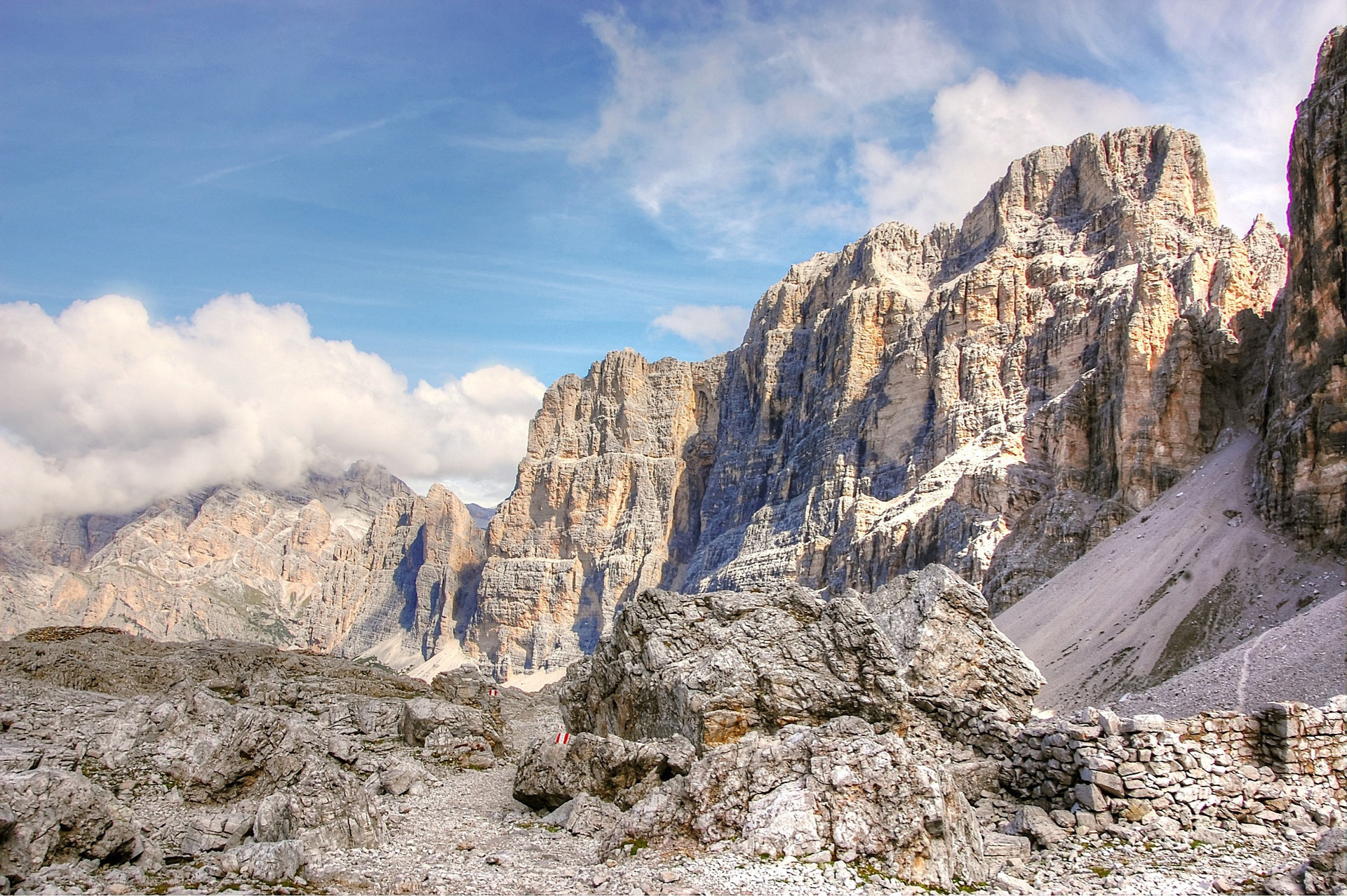 Savotta Jäger Rucksack in den Dolomiten